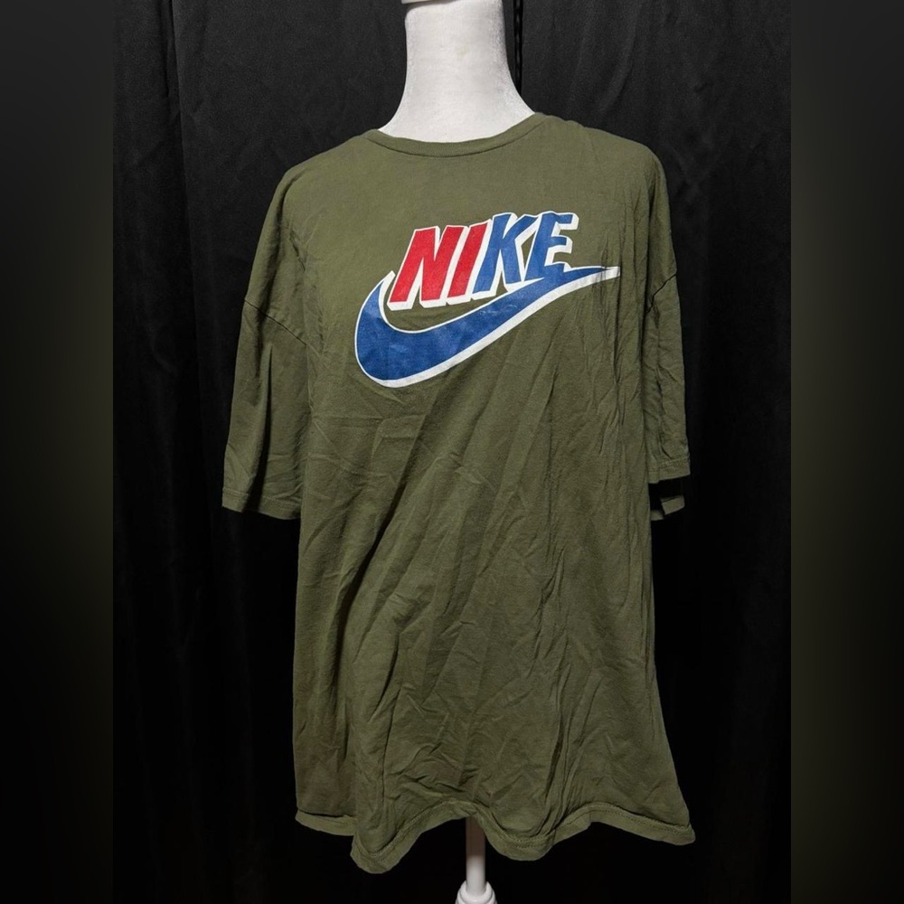 Sunday Olive Graphic Men's Tee
